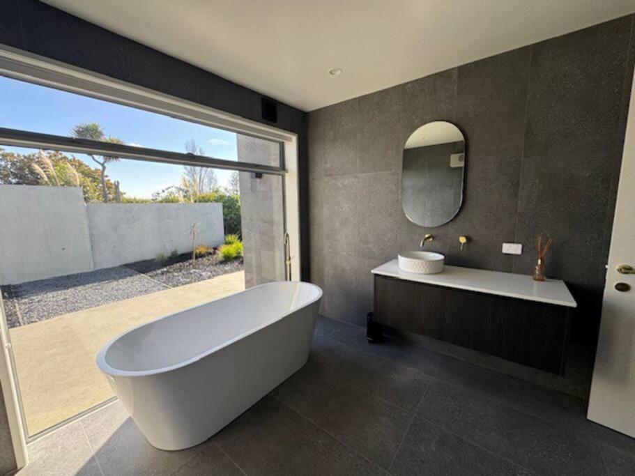 Location And Luxury In Timaru Apartment Exterior photo